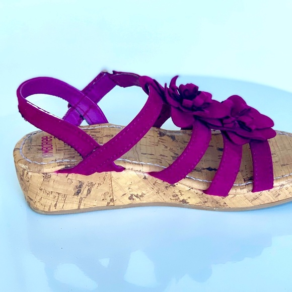 3/$40 ⭐️ Gymboree Magenta Floral Sandals - Picture 3 of 11
